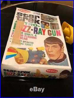 1967 STAR TREK William Shatner & Leonard Nimoy Original REMCO BUZZ RAY GUN