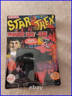 1976 Ahi Brand Star Trek Space Flashlight Phaser Ray Gun New Carded