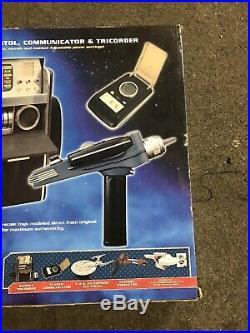 Diamond Select Tv Star Trek Original Phaser Pistol Communicator Tricorder Set