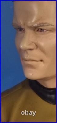 Hollywood Collectibles Star Trek Captain James T. Kirk 16 Scale Statue 078/600