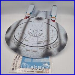 PLAYMATES Star Trek Generations Starship Enterprise NCC-1701-D No. 6171 1994