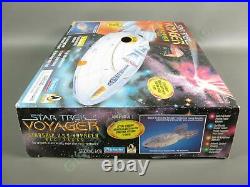 RARE 1995 Playmates 6479 Star Trek USS Voyager NCC-74656 CLEAN WORKING Starship