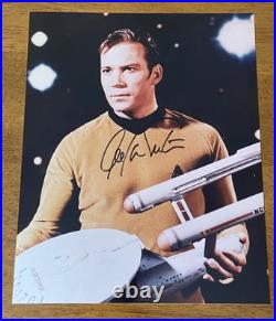 STAR TREK TOS William Shatner Captain James T. Kirk Signed Autograph 8x10 Photo