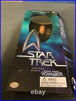 STAR TREK Voyager FACTORY MIXUP ERROR Seven of Nine & Captain Janeway VERY RARE