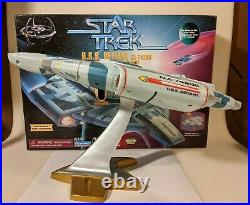 Star Trek Deep Space Nine U. S. S. Defiant NX-74205 Playmates 16140 1997 #016383