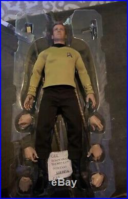Star Trek The Original Series QMX 1/6 Captain James T Kirk (Exclusive Version)