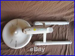 Star Trek U. S. S Enterprise Complete 1350 Scale Original Series Model