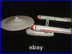 Star Trek Uss Enterprise 1/350 Scale Lighted Display Artisan Replica