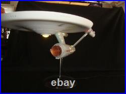 Star Trek Uss Enterprise 1/350 Scale Lighted Display Artisan Replica