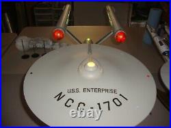 Star Trek Uss Enterprise 1/350 Scale Lighted Display Artisan Replica